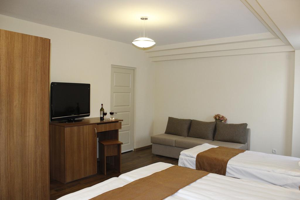 5Th Floor Guest House Ereván Habitación foto